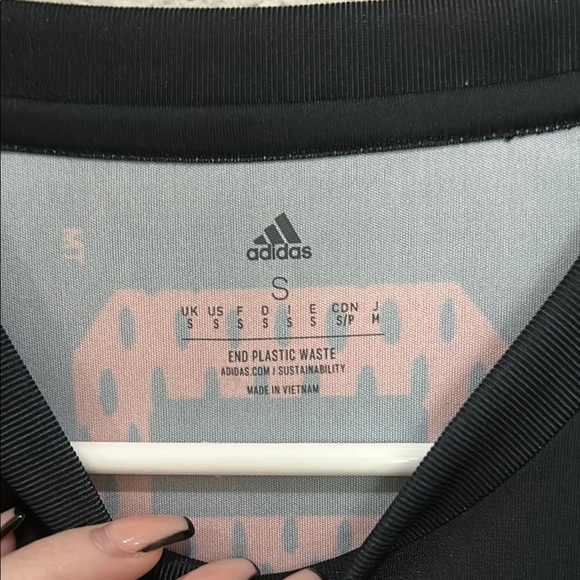 Adidas Black T-Shirt with Red Skull Graphic - Picture 2 of 4